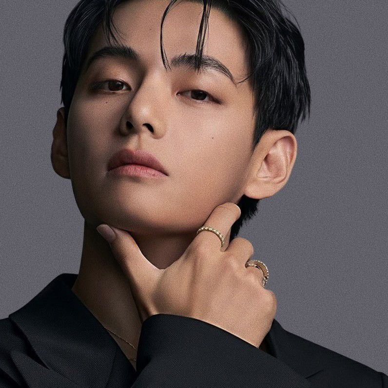Latest photo of V (BTS)