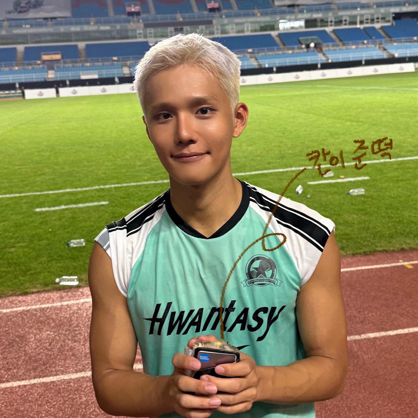 Behind-the-scenes cut of Seunghun (B.D.U)