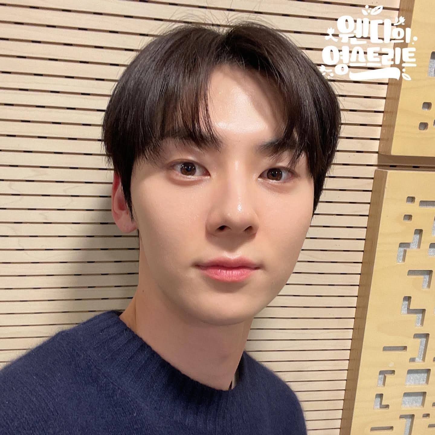 황민현 최근 활동샷