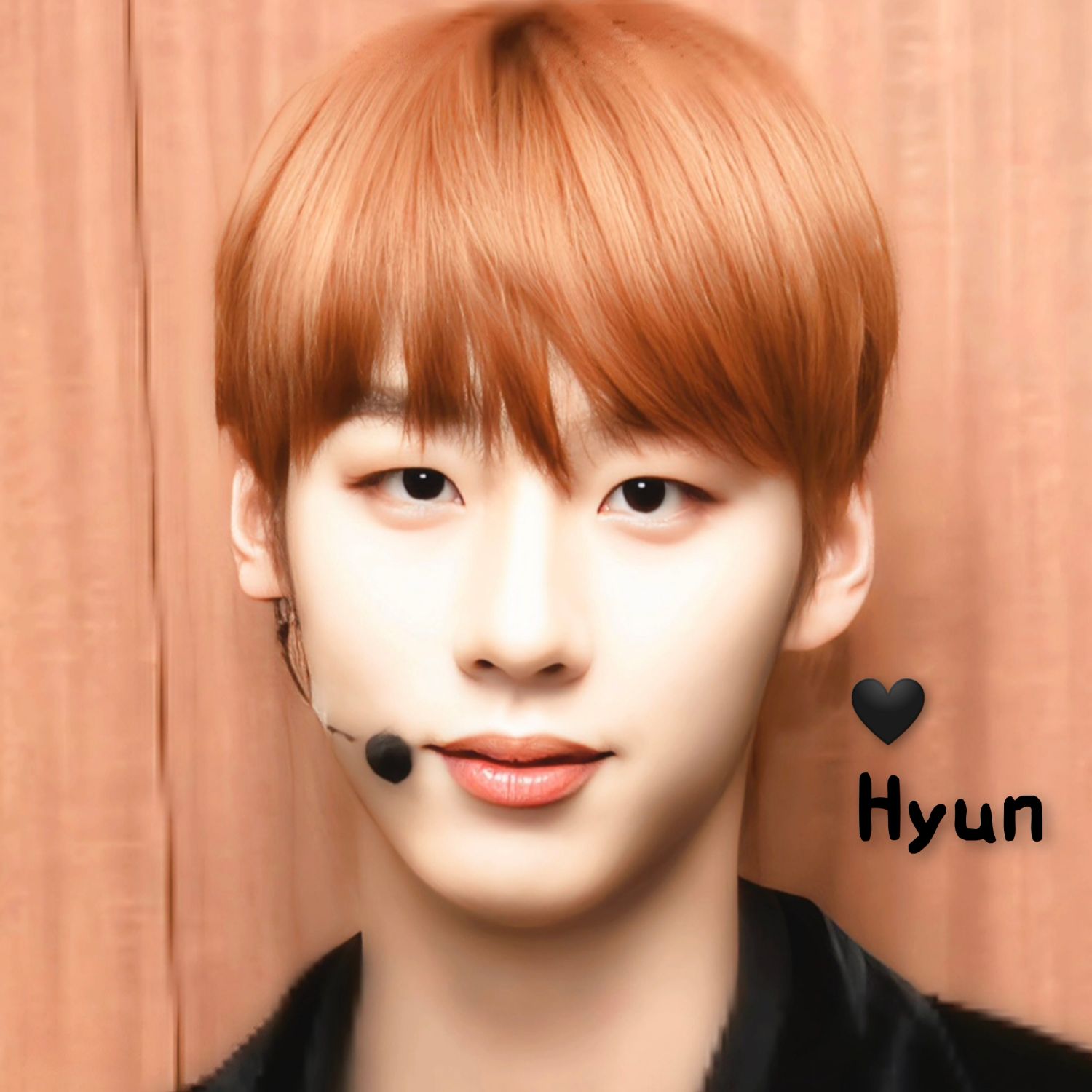 A moment captured by Hyun's fan