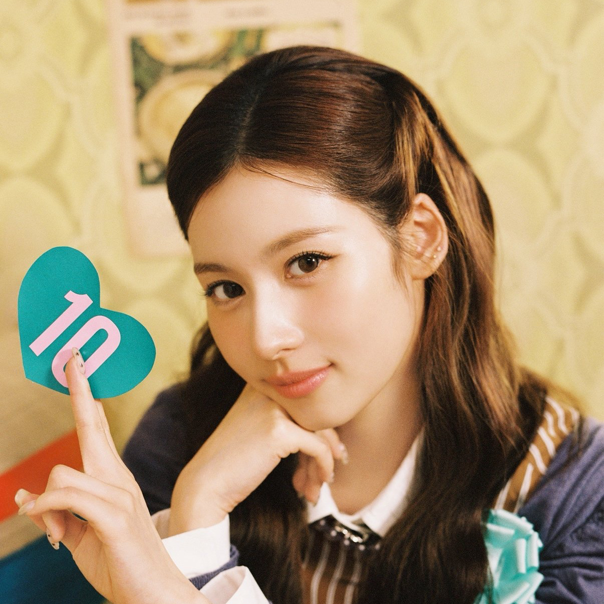Behind-the-scenes cut of Sana (TWICE)