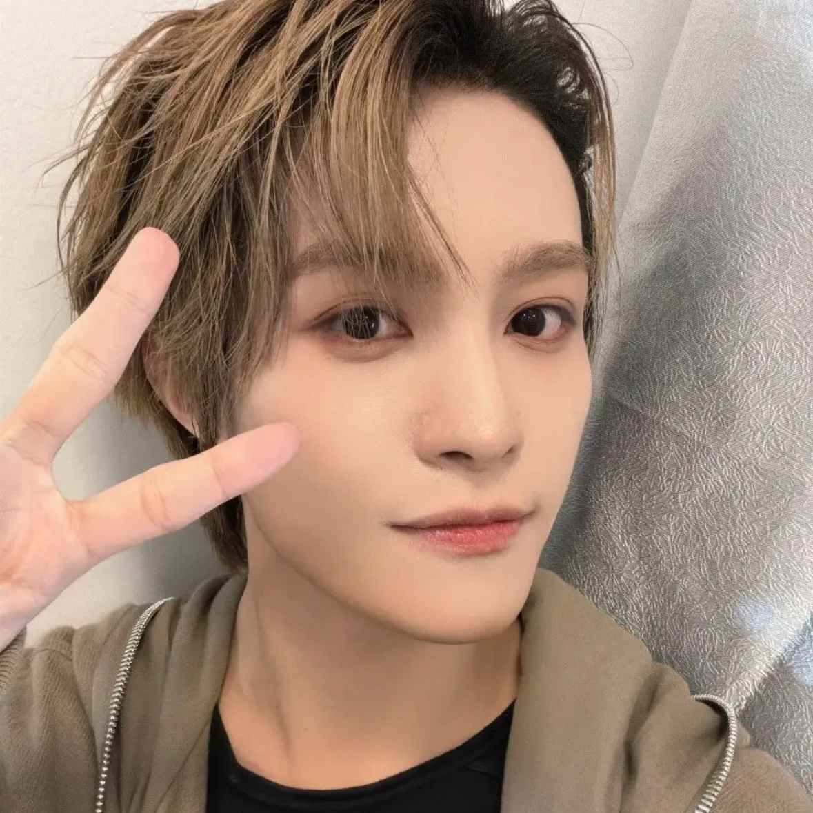 Latest photo of YANGYANG (WayV)