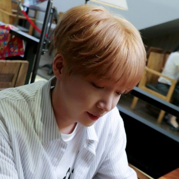 A moment captured by Jeong Sewoon's fan