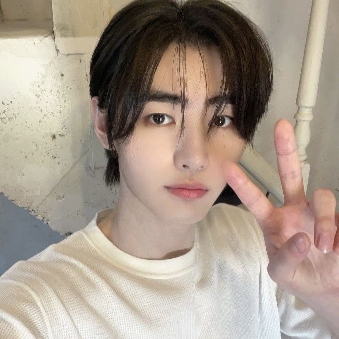 Latest photo of Sunghoon (ENHYPEN)