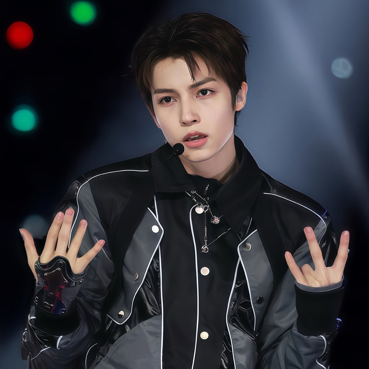 A moment captured by Charlie (SMTR25)'s fan