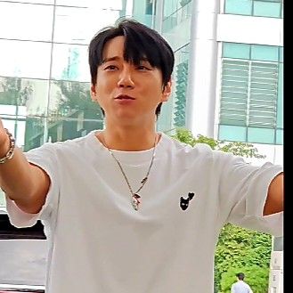 Behind-the-scenes cut of Hwang Chiyeol