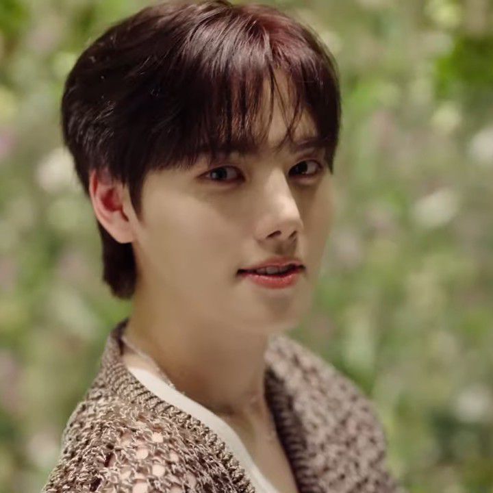 Latest photo of Minhee (CRAVITY)