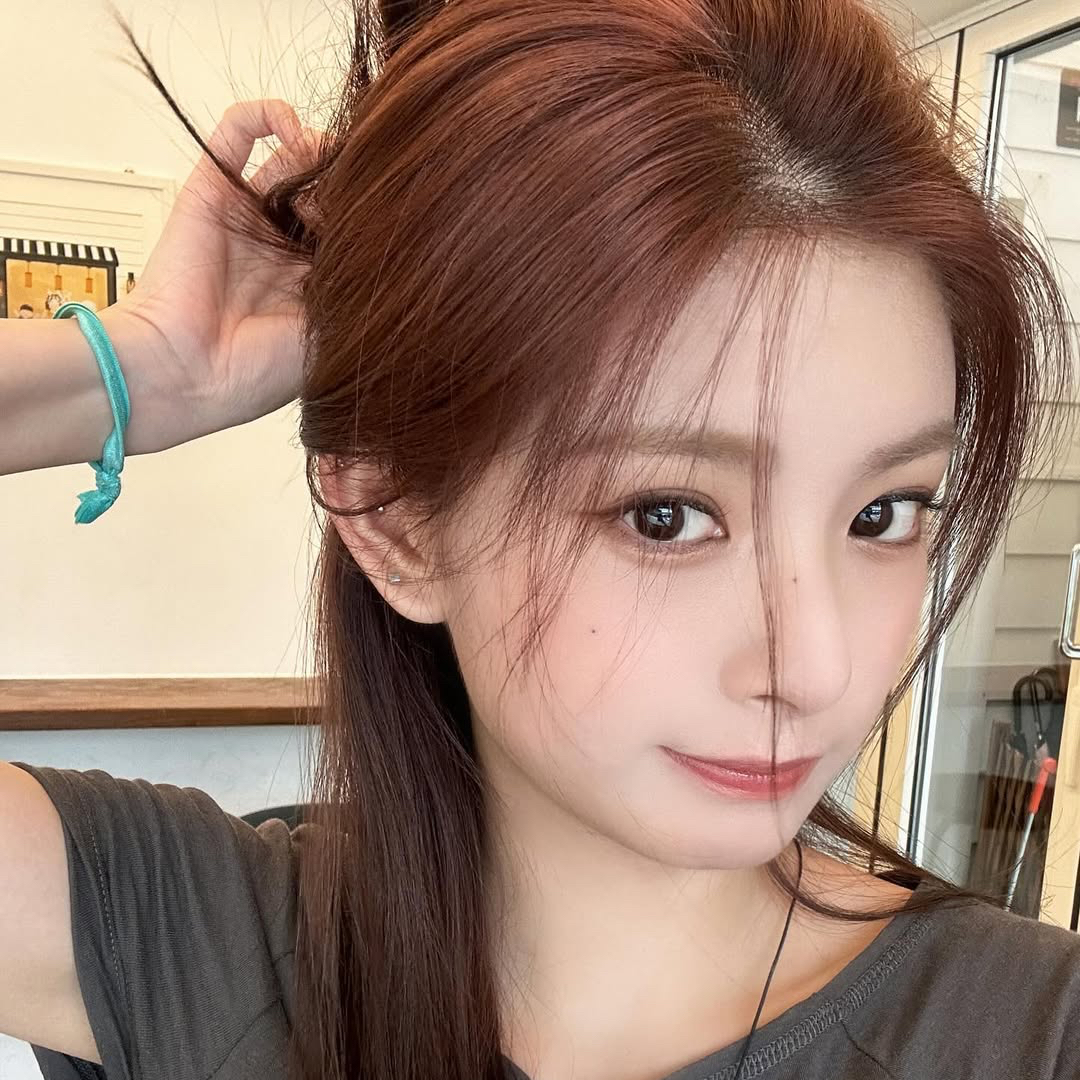 Behind-the-scenes cut of Yiren (EVERGLOW)
