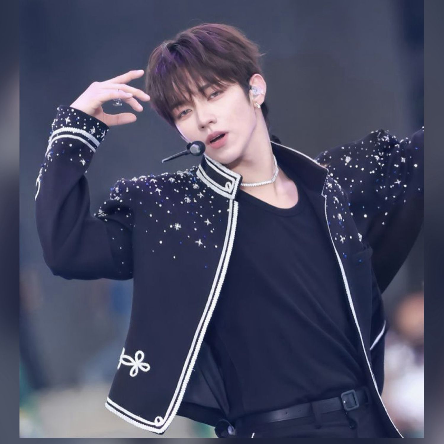 A moment captured by JL (AHOF)'s fan