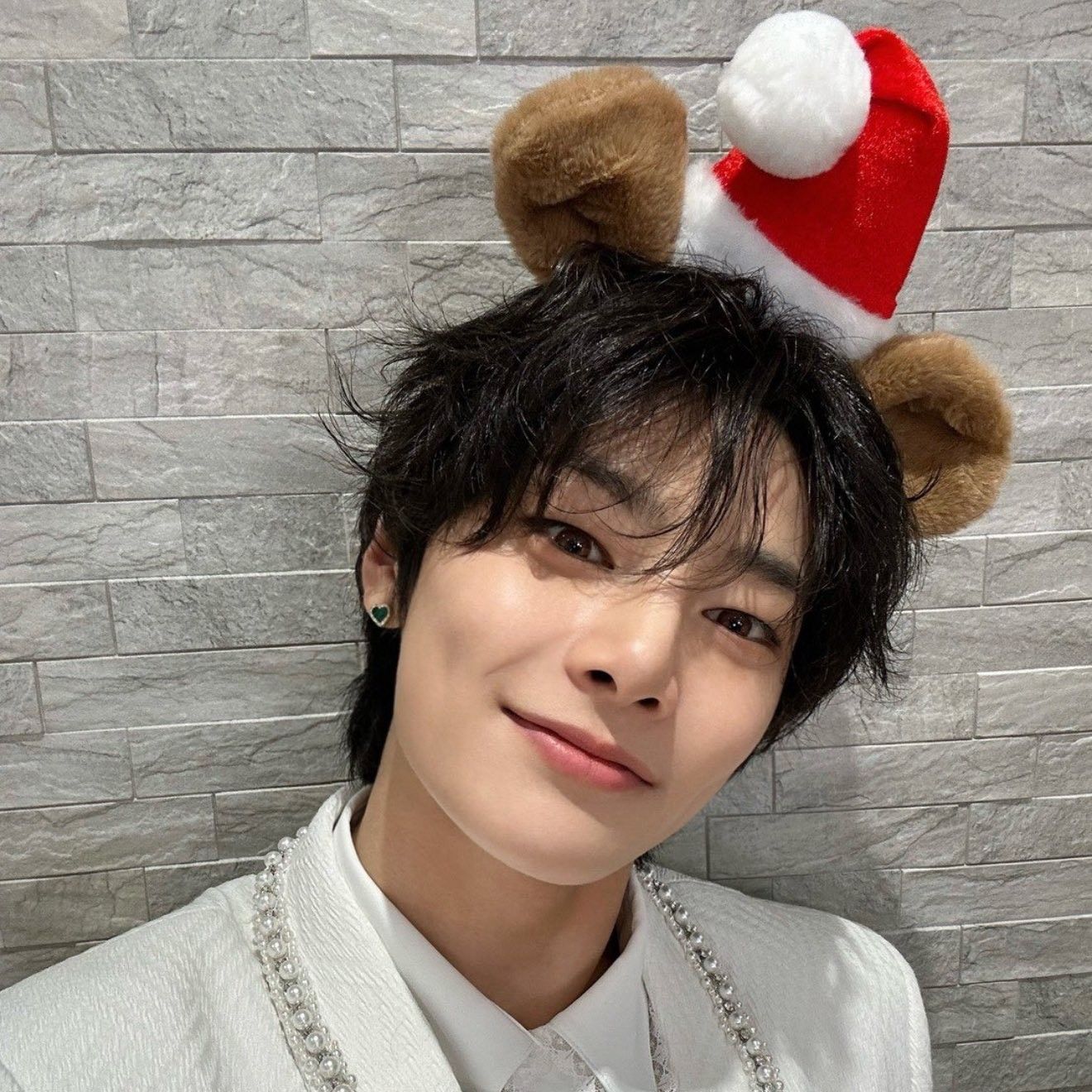 Behind-the-scenes cut of Stray Kids