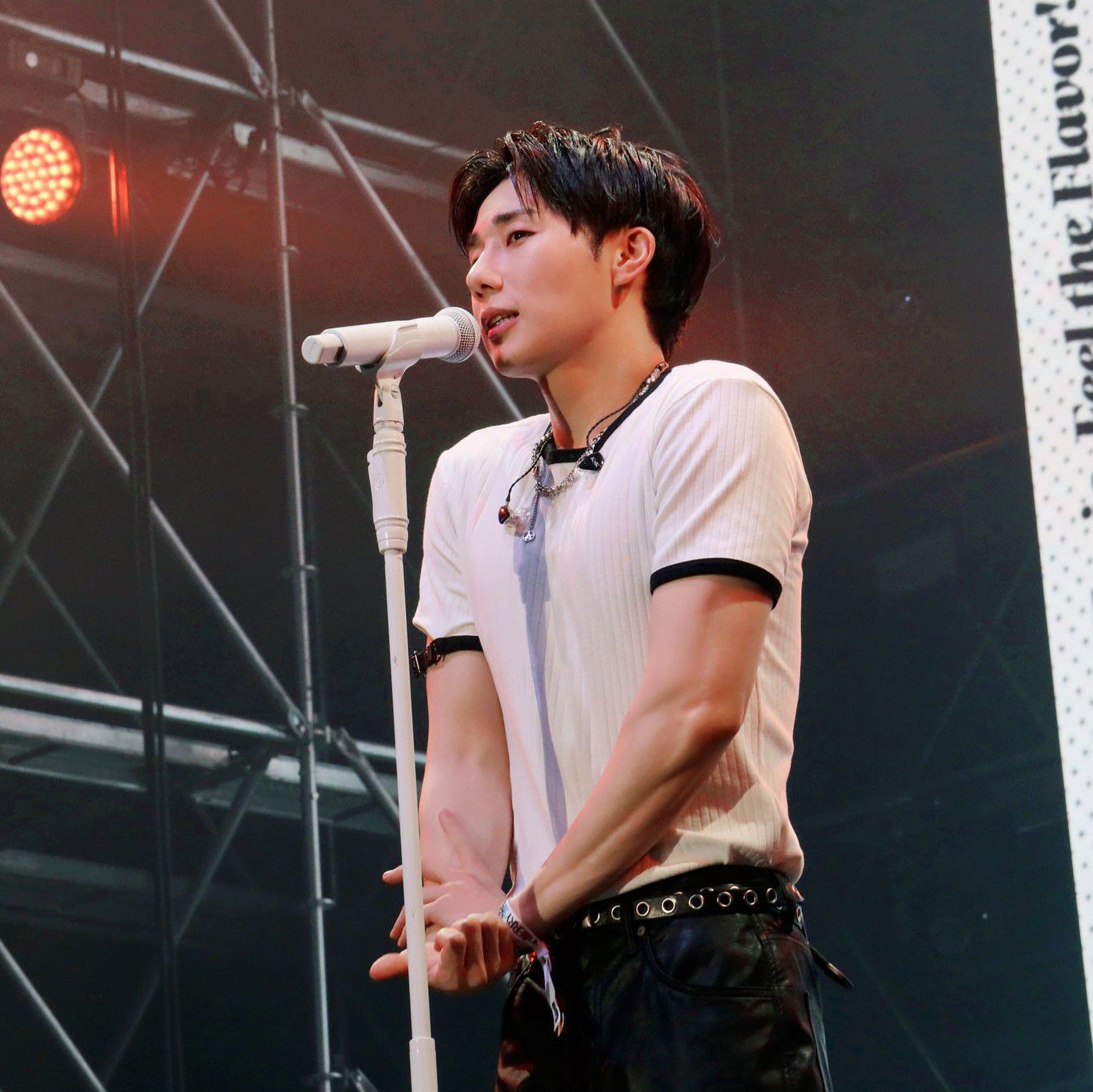Behind-the-scenes cut of Sungkyu (INFINITE)