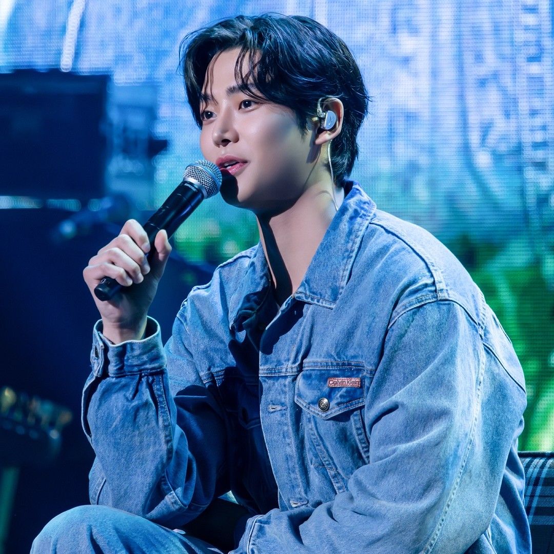 Behind-the-scenes cut of Rowoon