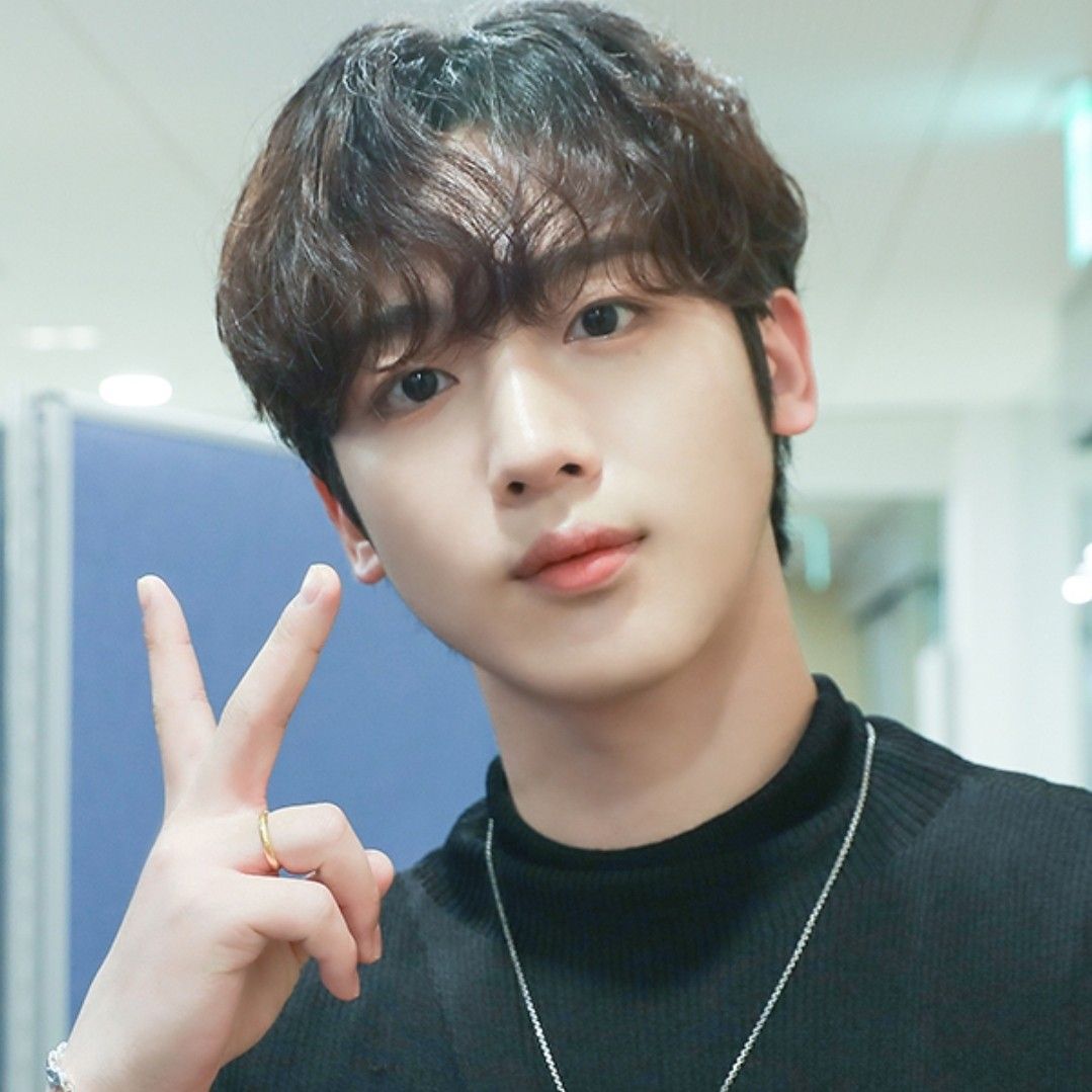 A moment captured by Kim Yohan (WEi)'s fan