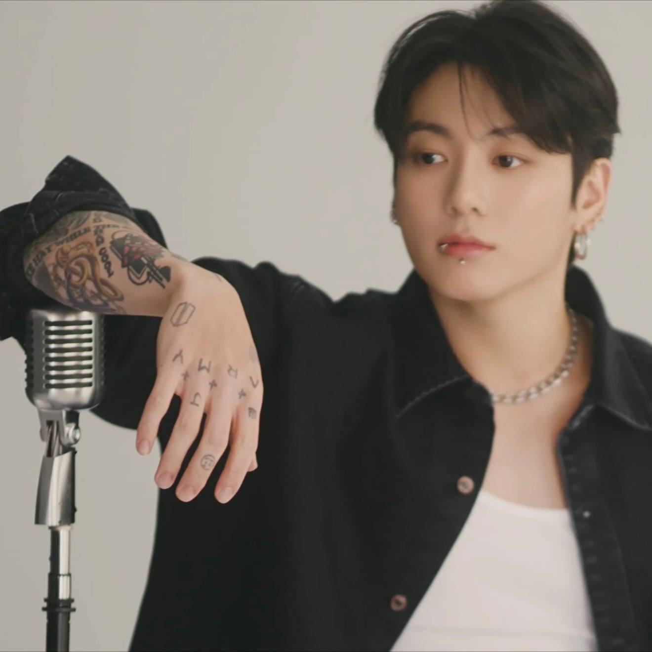 Foto aktivitas terbaru Jungkook (BTS)