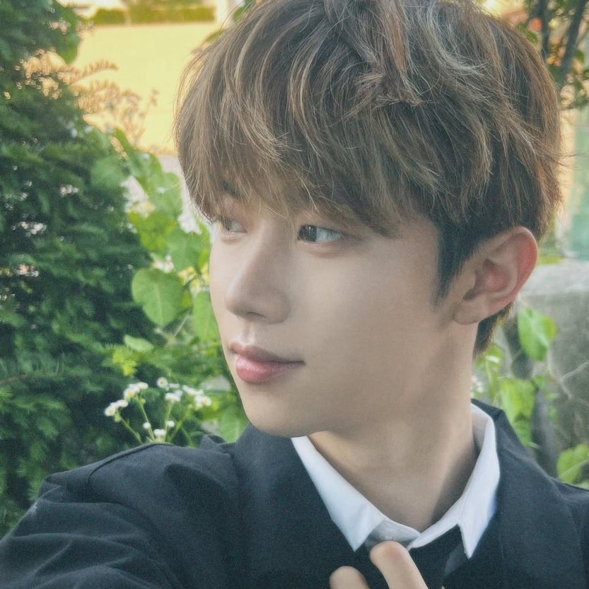 Behind-the-scenes cut of Hyunwoo (Xikers)