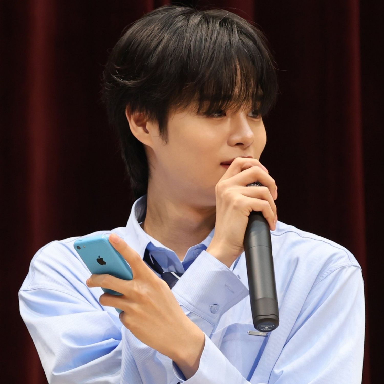 A moment captured by Lee Daehwi (AB6IX)'s fan