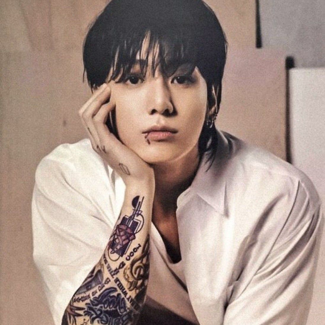 Foto aktivitas terbaru Jungkook (BTS)