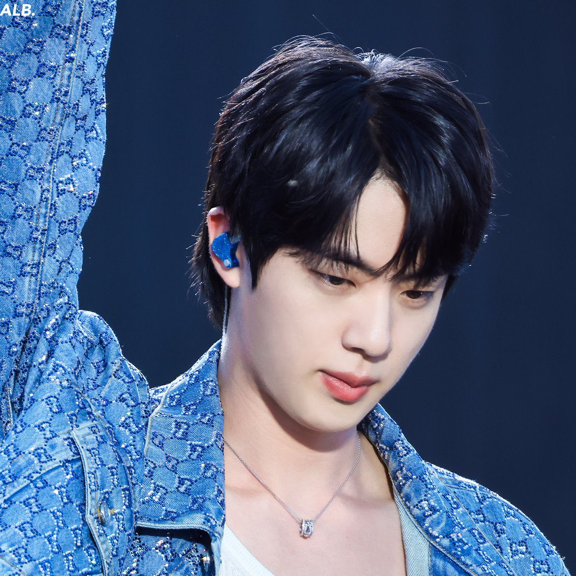 진 (방탄소년단)의 최신 사진