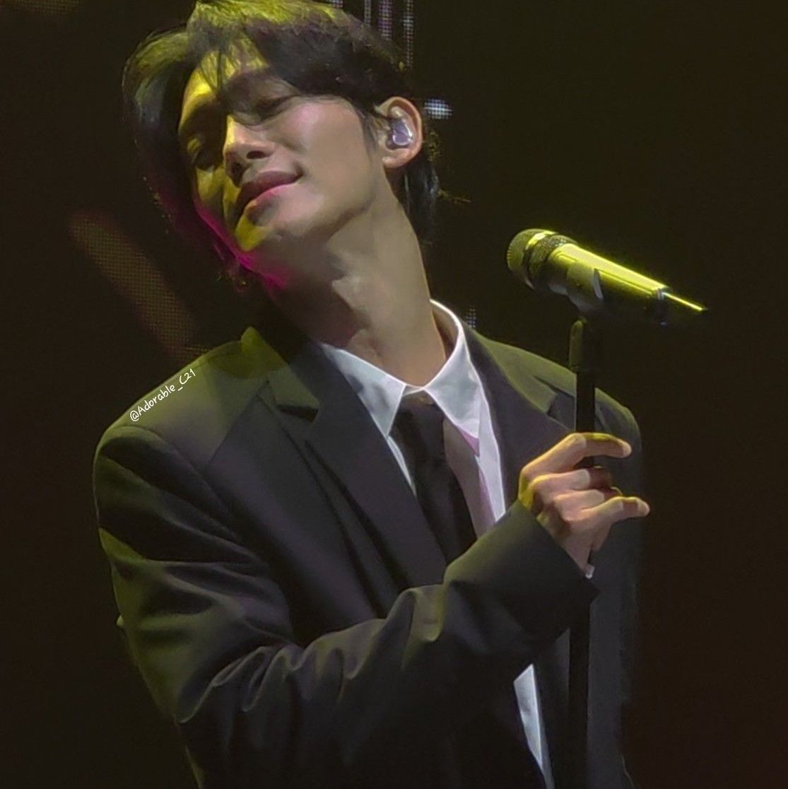 A moment captured by Chen (EXO)'s fan