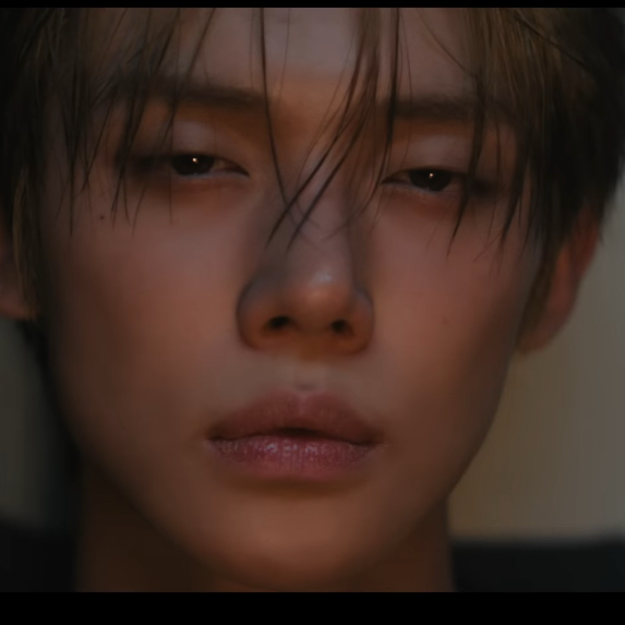 然竣 (TOMORROW X TOGETHER)的最新照片