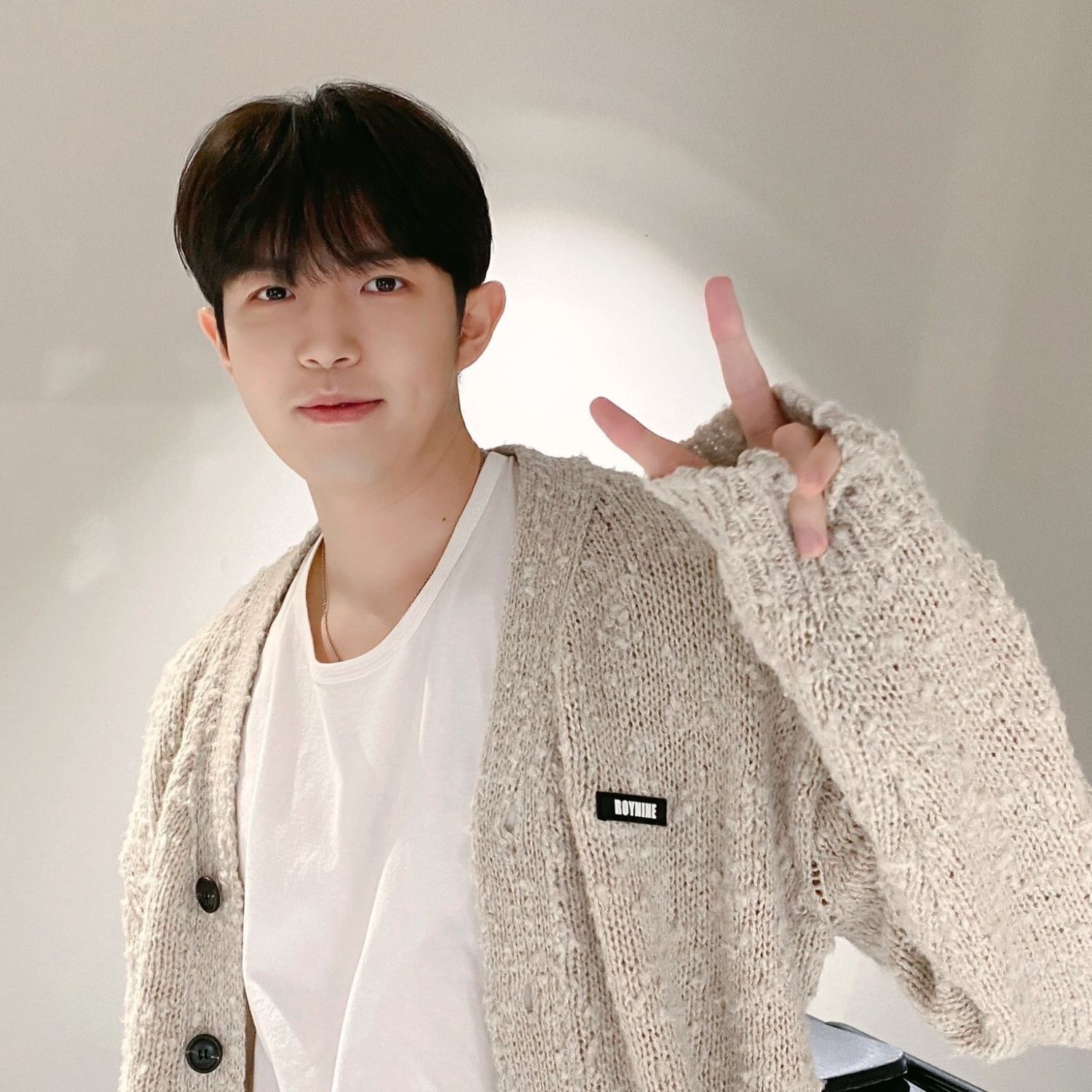 Behind-the-scenes cut of Kim Jaehwan
