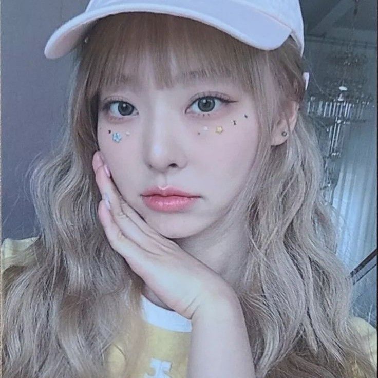 Latest photo of ViVi (Loossemble)