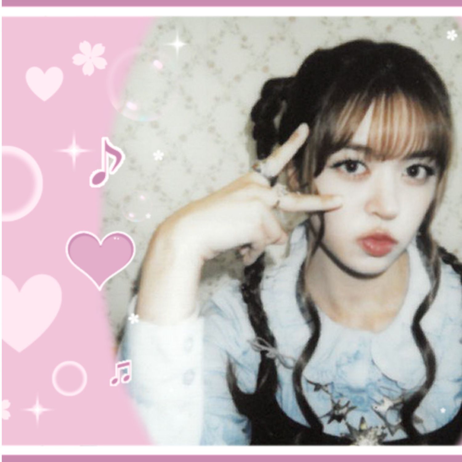 Recent activity shot of LILY (NMIXX)