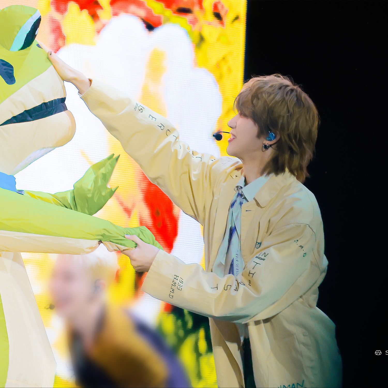 Behind-the-scenes cut of The 8 (SEVENTEEN)