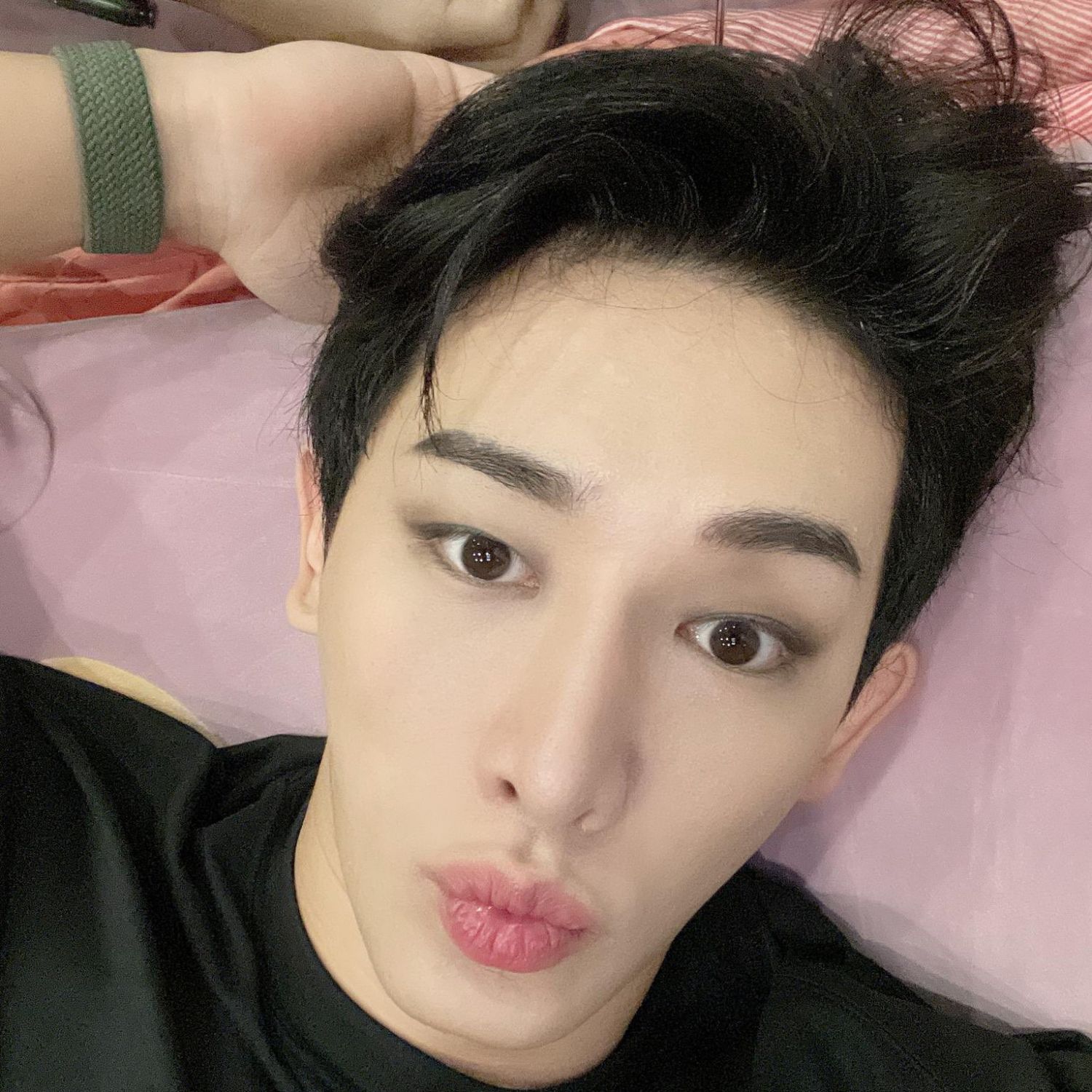 Behind-the-scenes cut of Wonho