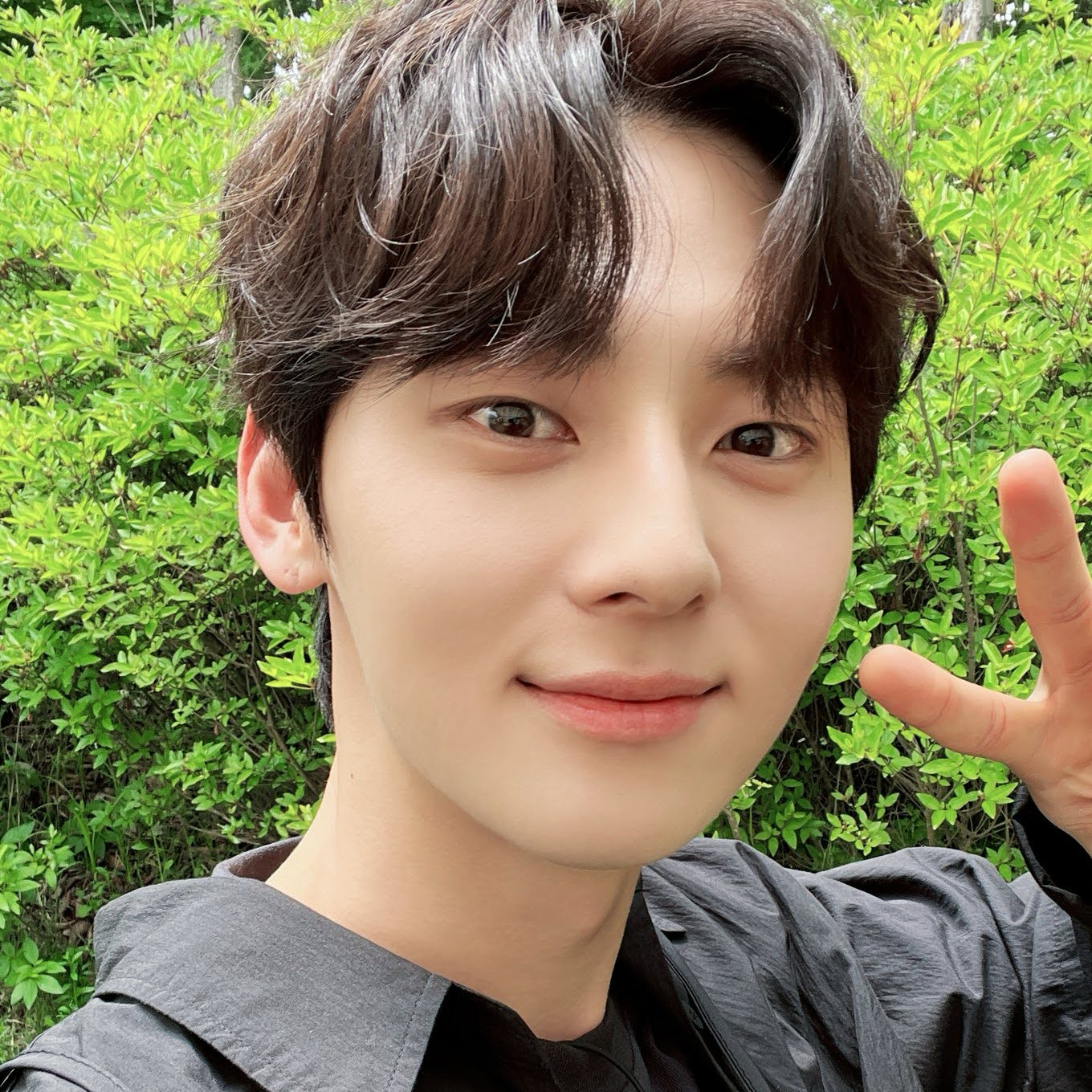 A moment captured by Hwang Minhyun's fan