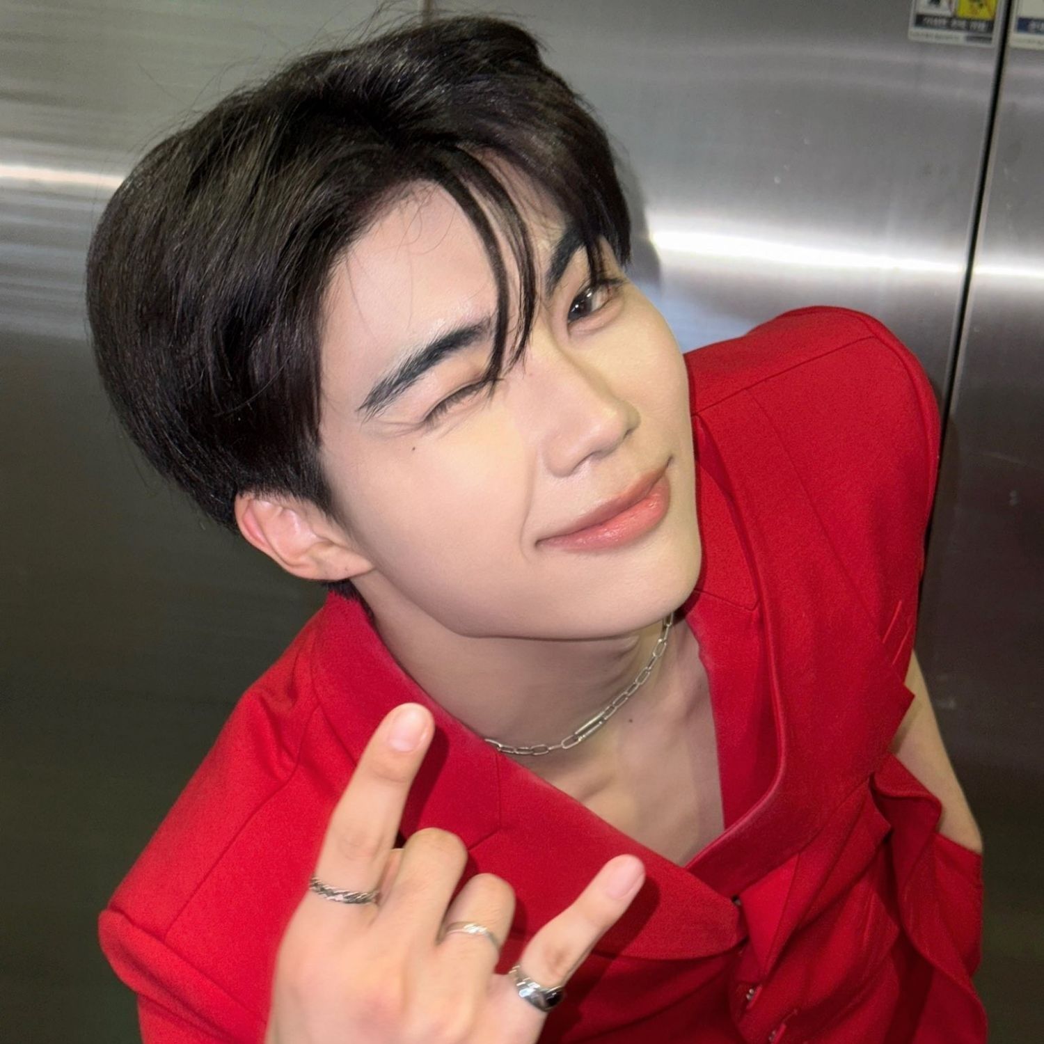 パク・ゴヌク (ZEROBASEONE)の舞台裏ショット