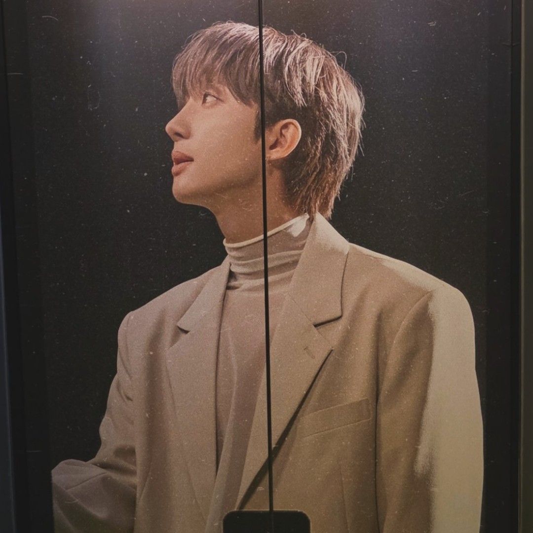 Recent activity shot of Hui (PENTAGON)