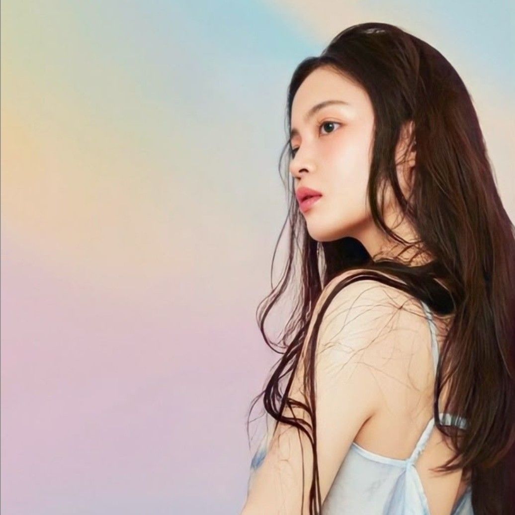 Latest photo of Lee Hi