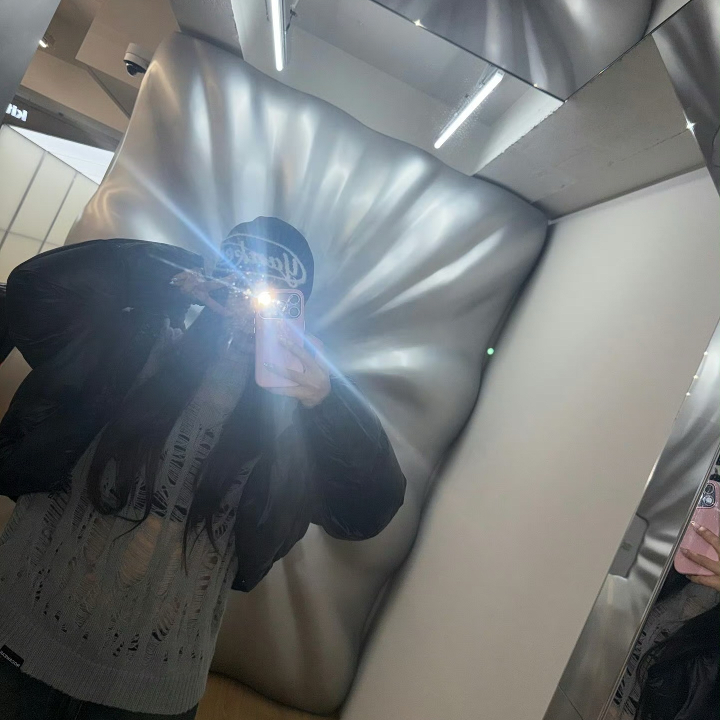 Behind-the-scenes cut of Julie (KISS OF LIFE)