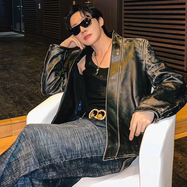 Behind-the-scenes cut of j-hope (BTS)