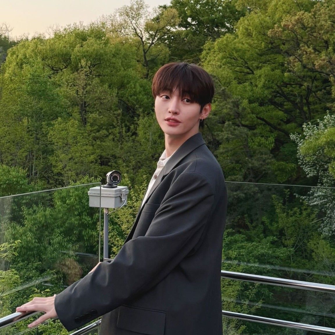 Behind-the-scenes cut of Yoon Jisung