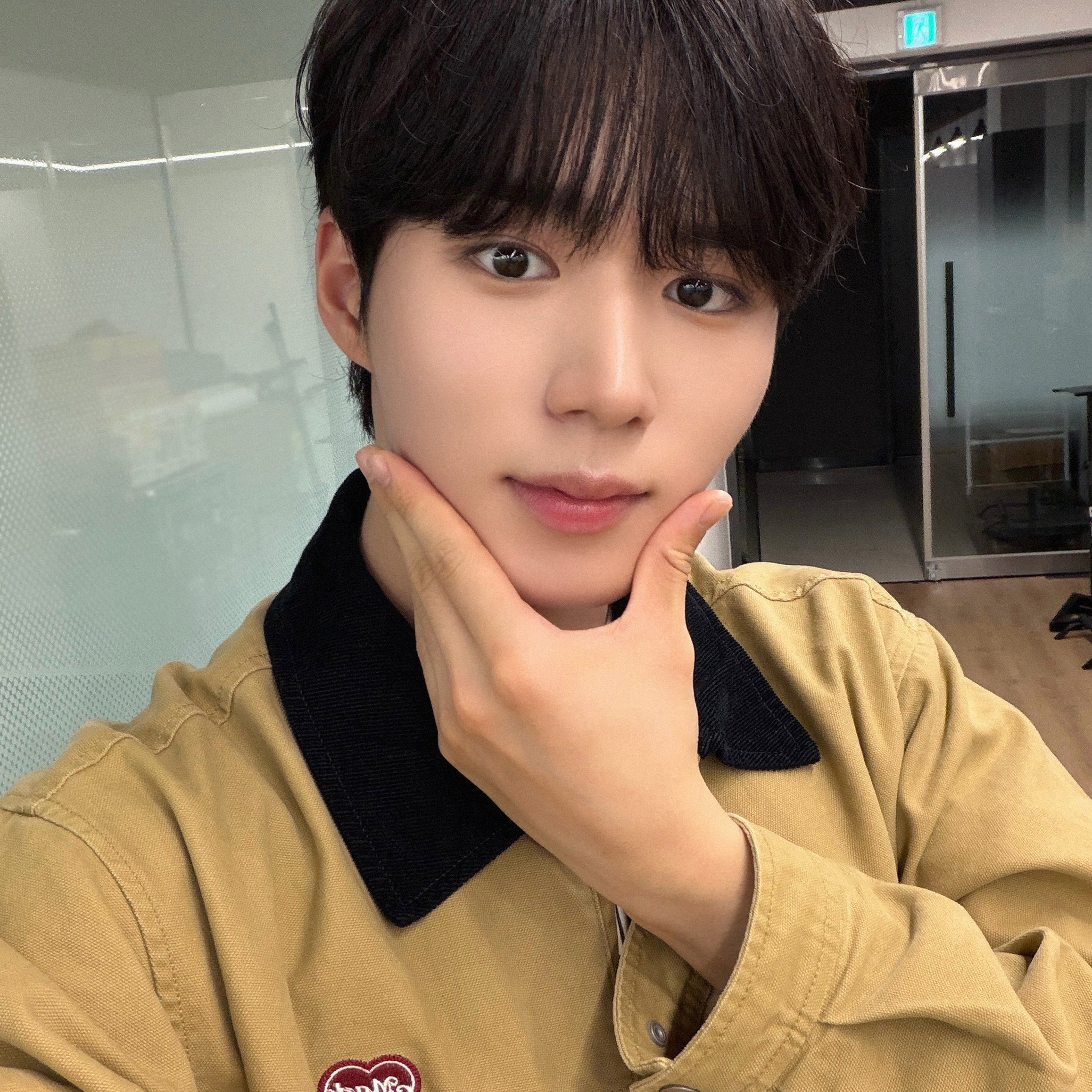 Behind-the-scenes cut of Kim Junseo (ALPHA DRIVE ONE)