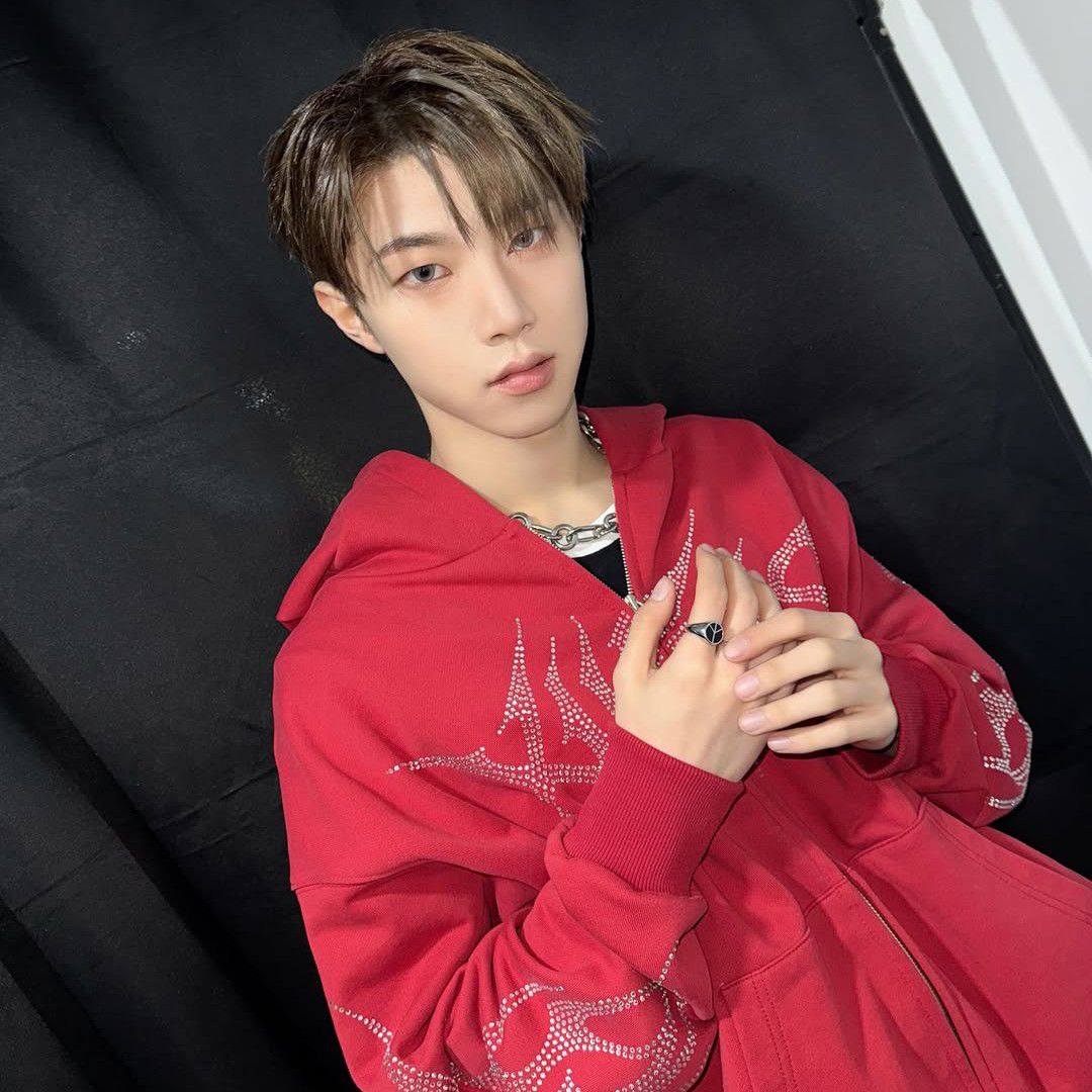Behind-the-scenes cut of Hyunwoo (Xikers)
