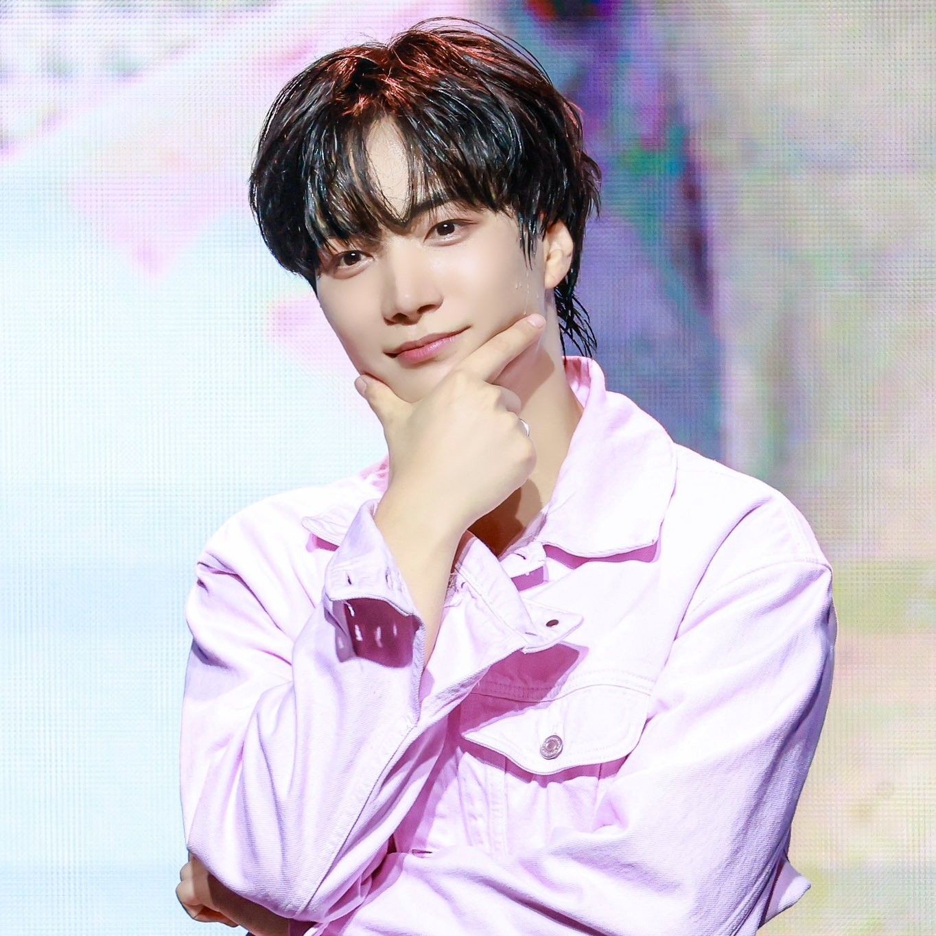 A moment captured by Kim Jonghyeon's fan