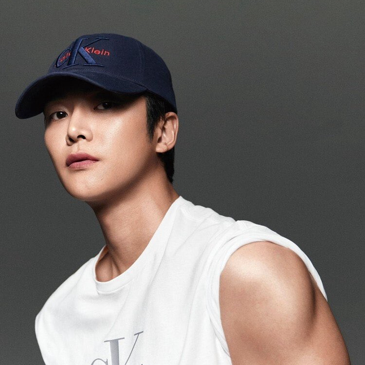 Behind-the-scenes cut of Rowoon