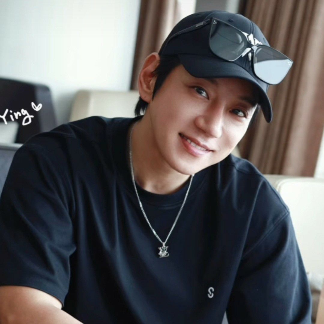 Behind-the-scenes cut of Hwang Chiyeol