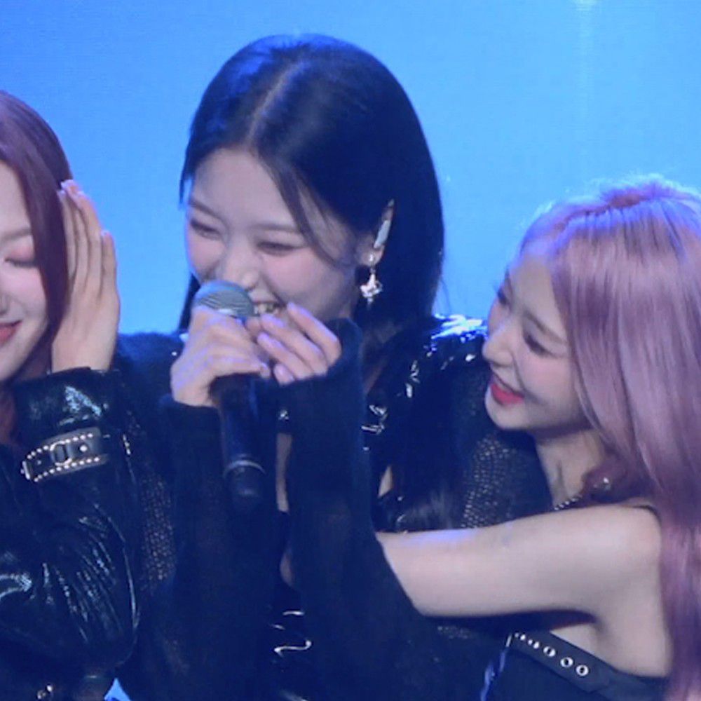 Behind-the-scenes cut of Loossemble