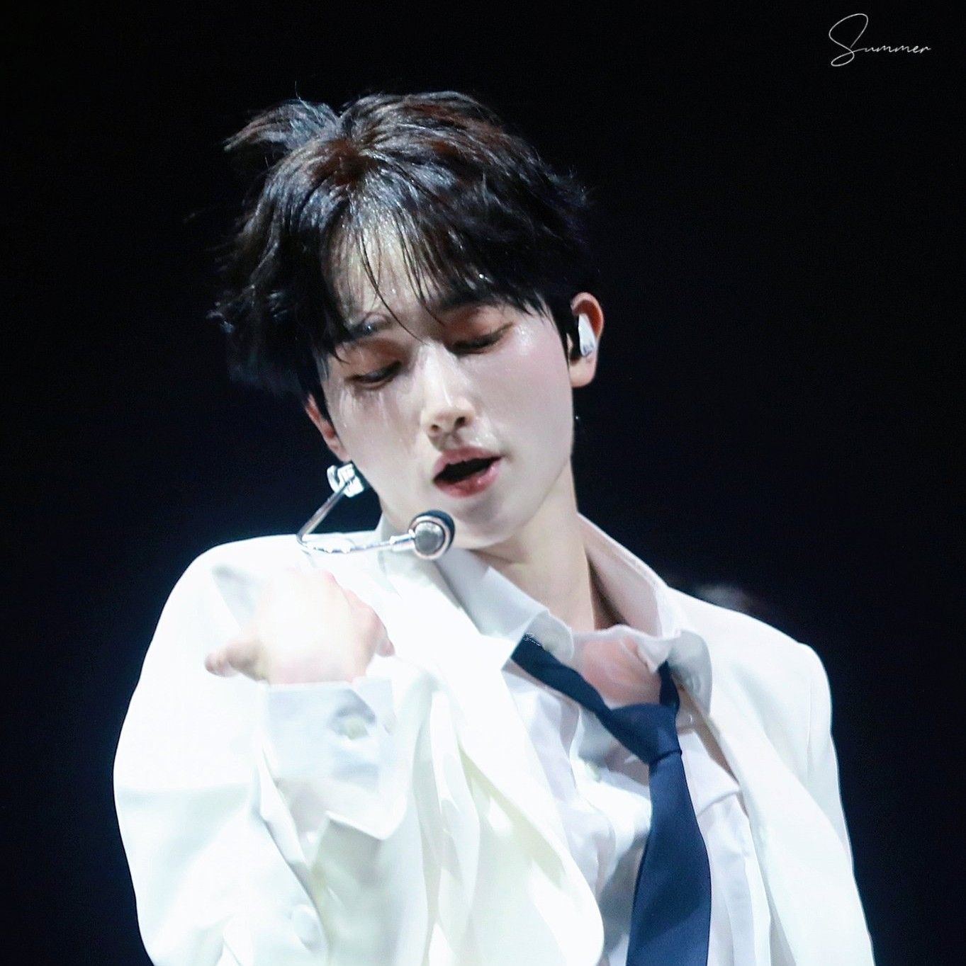 Behind-the-scenes cut of Hyuk (TEMPEST)