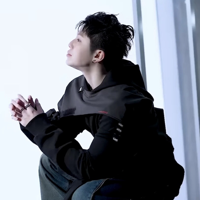 A moment captured by Woozi (SEVENTEEN)'s fan