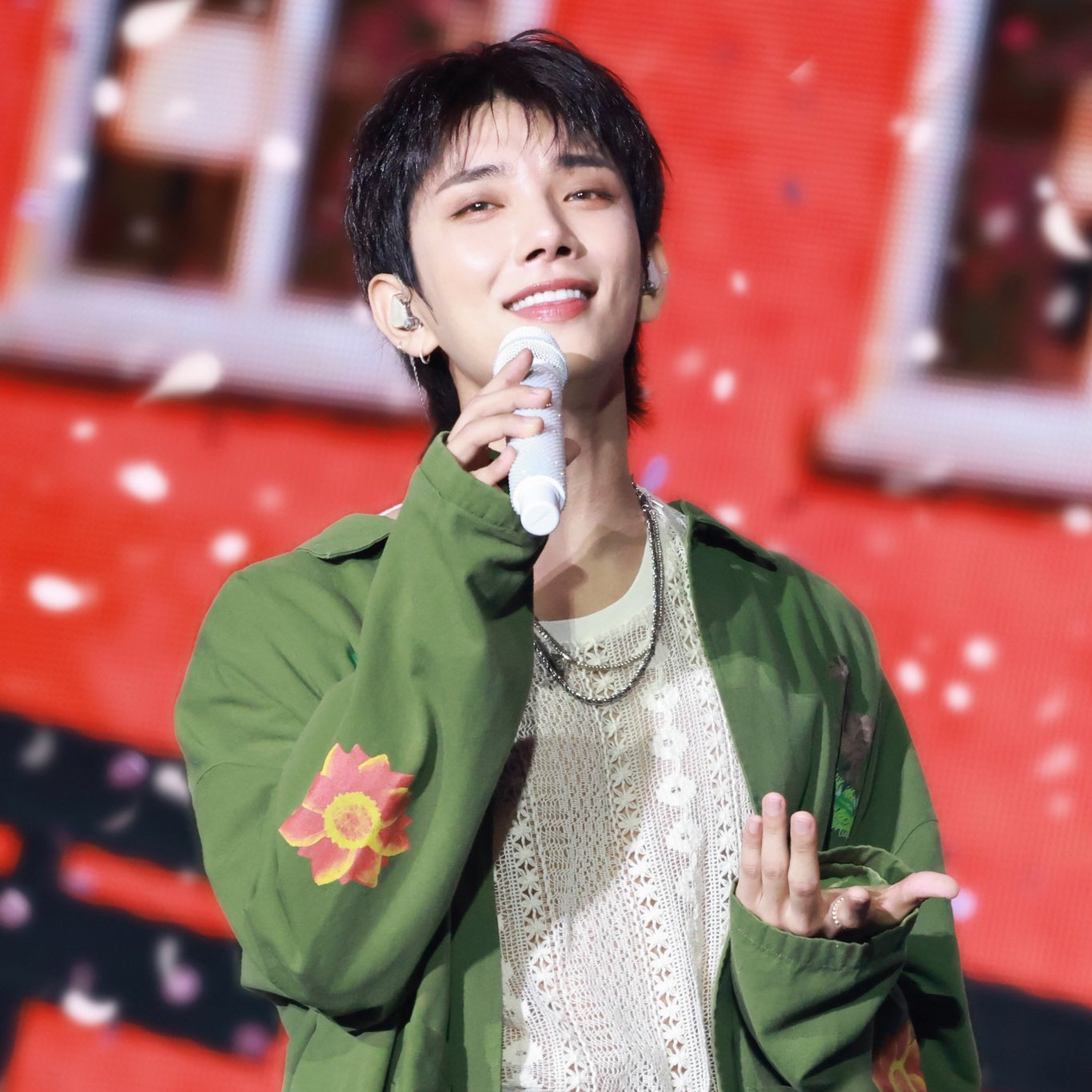 Behind-the-scenes cut of Joshua (SEVENTEEN)