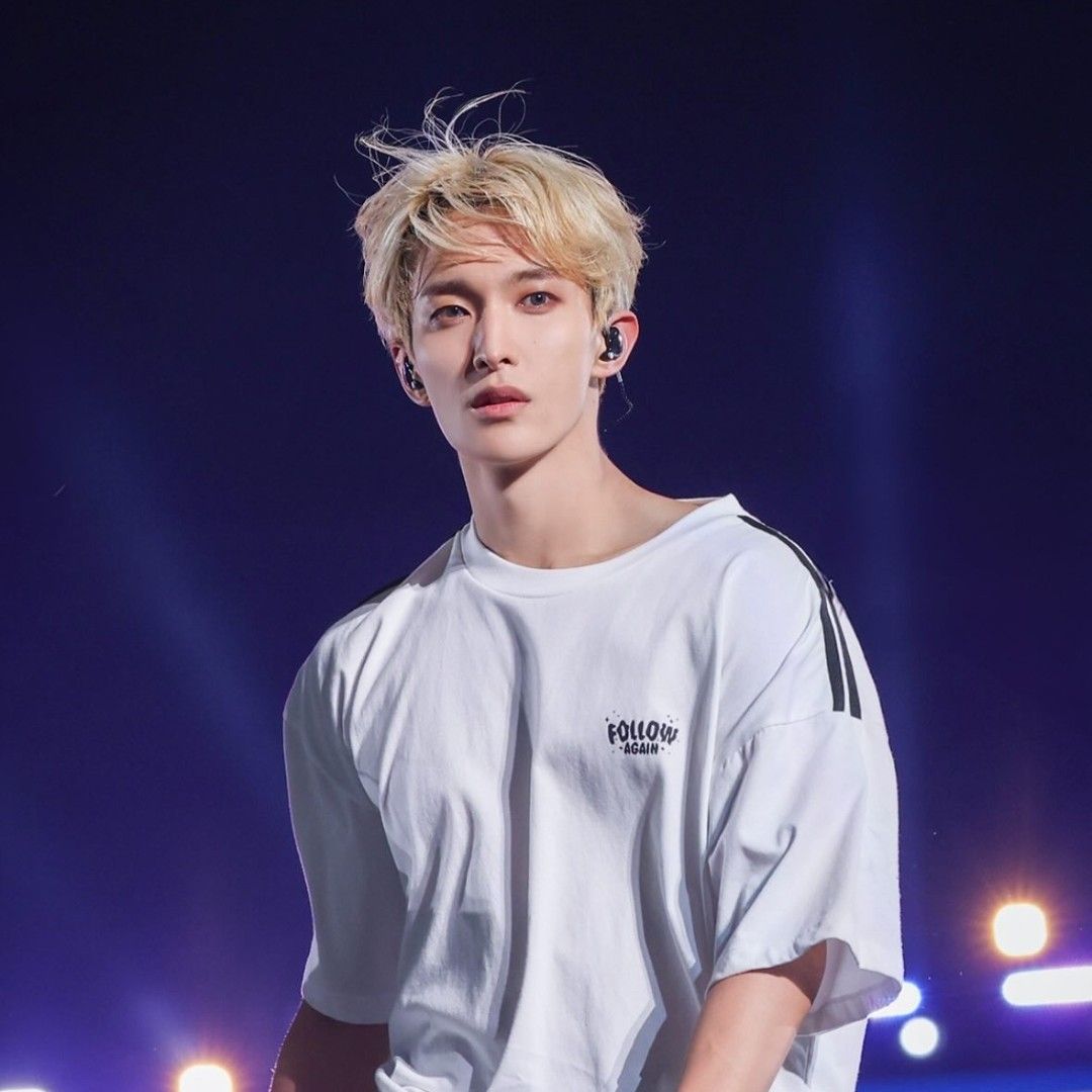 DK (SEVENTEEN)的最新活動照片