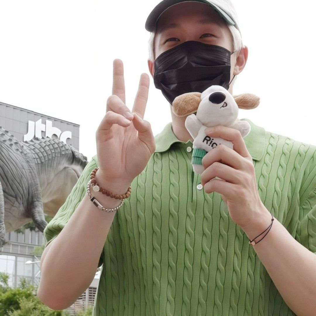 Behind-the-scenes cut of Jinjin (ASTRO)