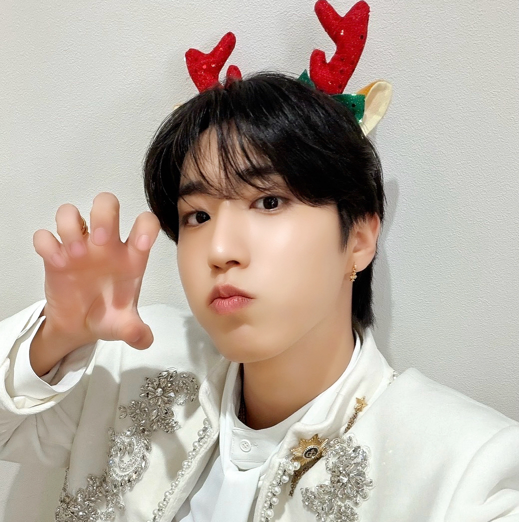 Behind-the-scenes cut of HAN (Stray Kids)