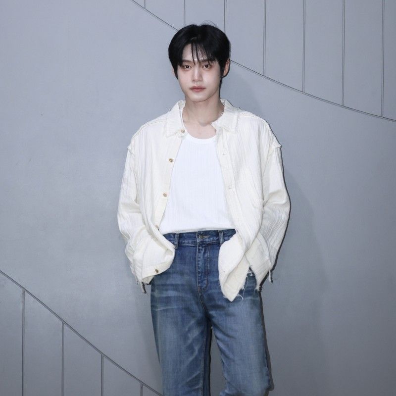 Behind-the-scenes cut of Kim Jiwoong (ZEROBASEONE)