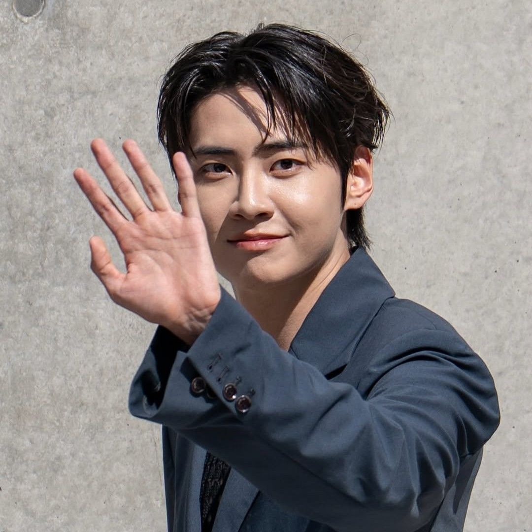 Behind-the-scenes cut of Lee Jinhyuk